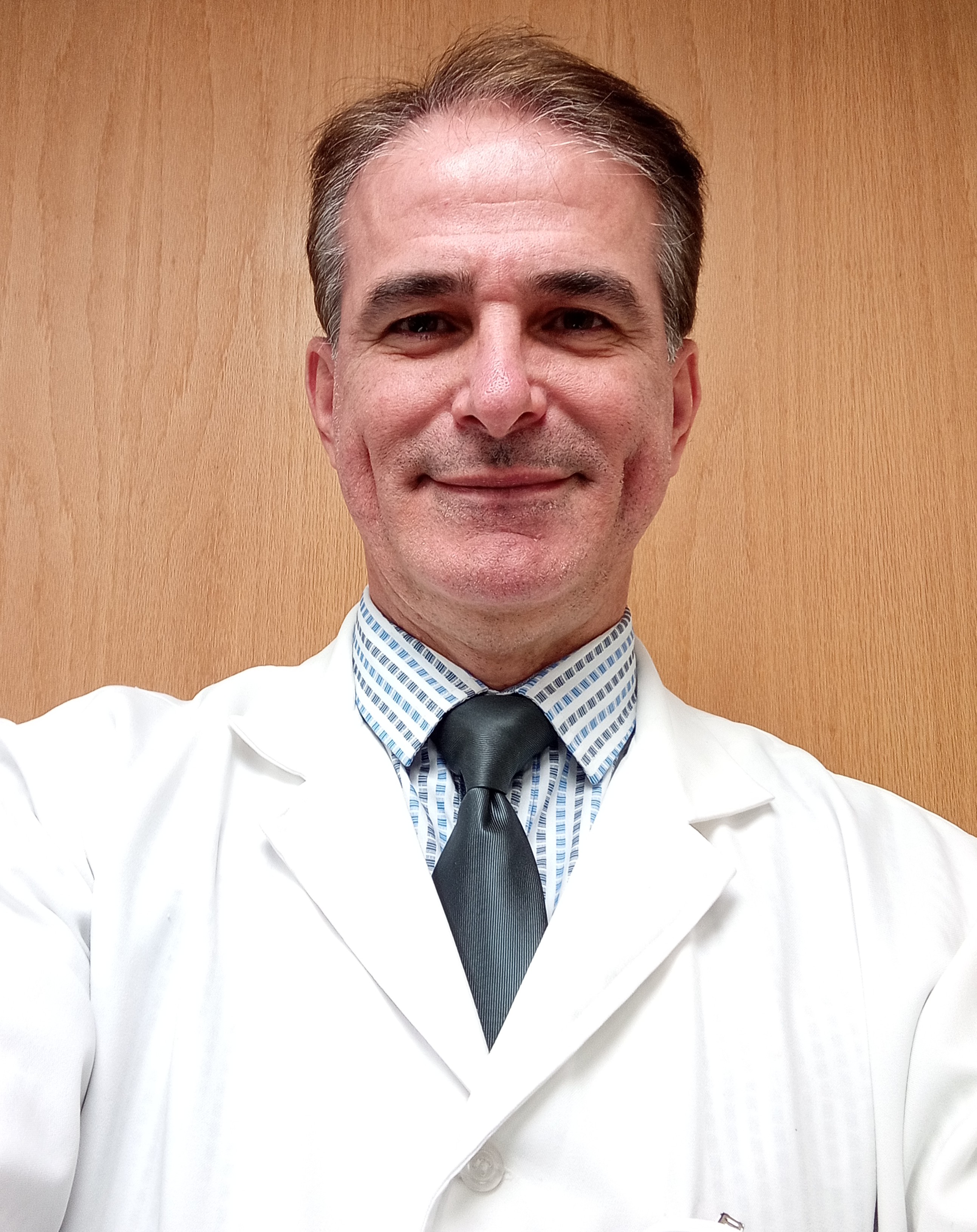 Dr. Éber Luis de Lima Steolo